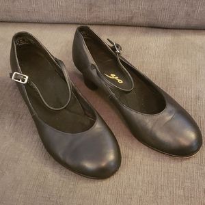 Capezio ladies heeled jazz / character shoes